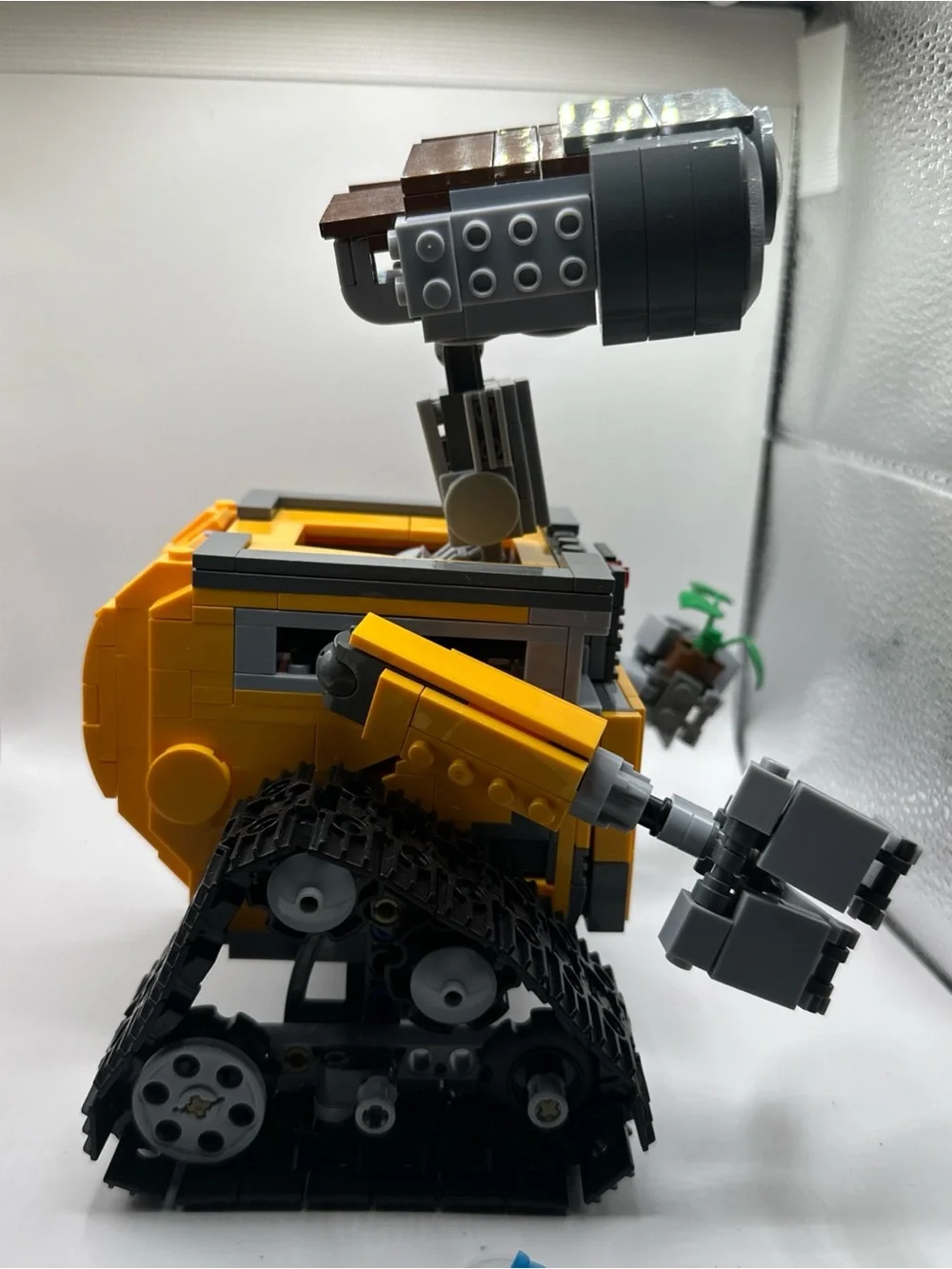 Disney WALL·E and EVE Yellow & White Buildable Toy Set